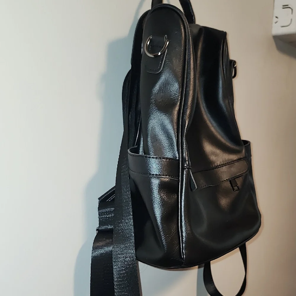 Cheruty Anti Theft Vegan Leather Minimalist Sleek Black Leather Backpack Neutral